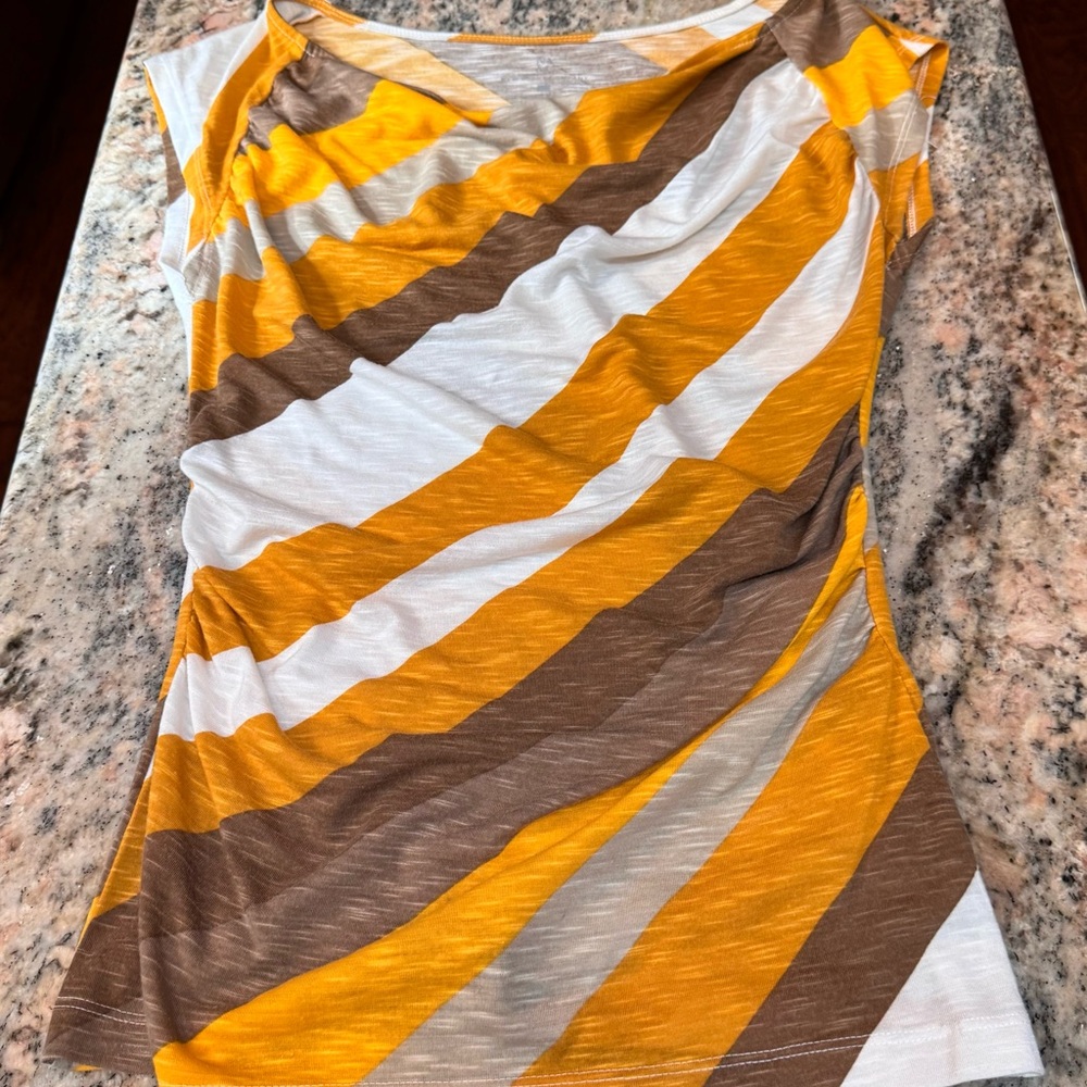 New York & Company Gold and White shirt. EUC